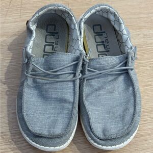 Hey Dude Boat / Fishing Shoes Gray Loafers Wendy Youth 2